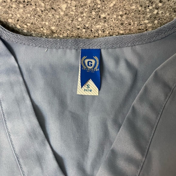 Scrub top - Picture 4 of 5